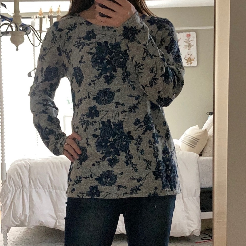 NWOT per se floral gray/blue top M